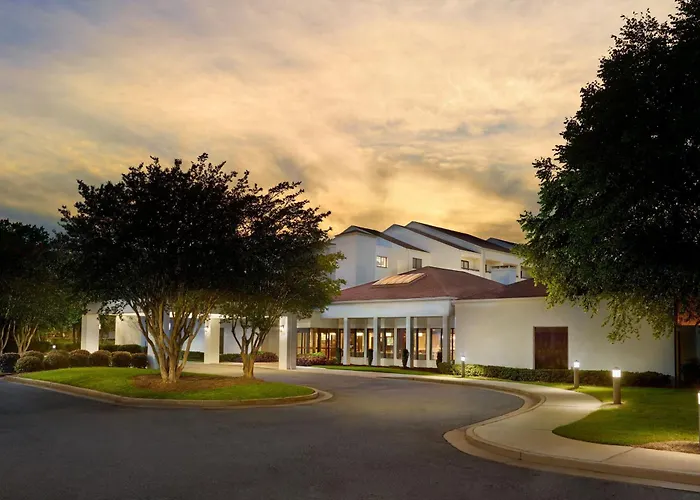 Courtyard By Marriott Atlanta Executive Park/Emory